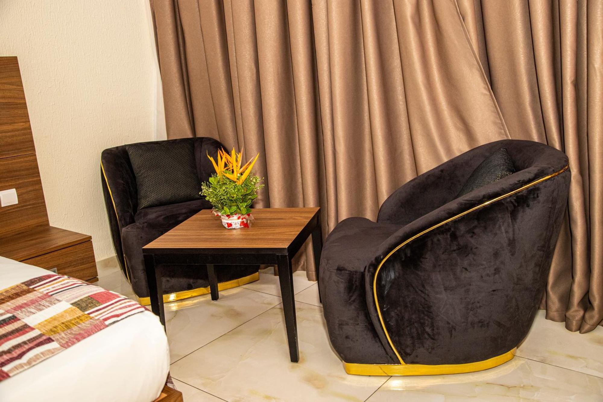 Hotel Sarakawa لومي المظهر الخارجي الصورة