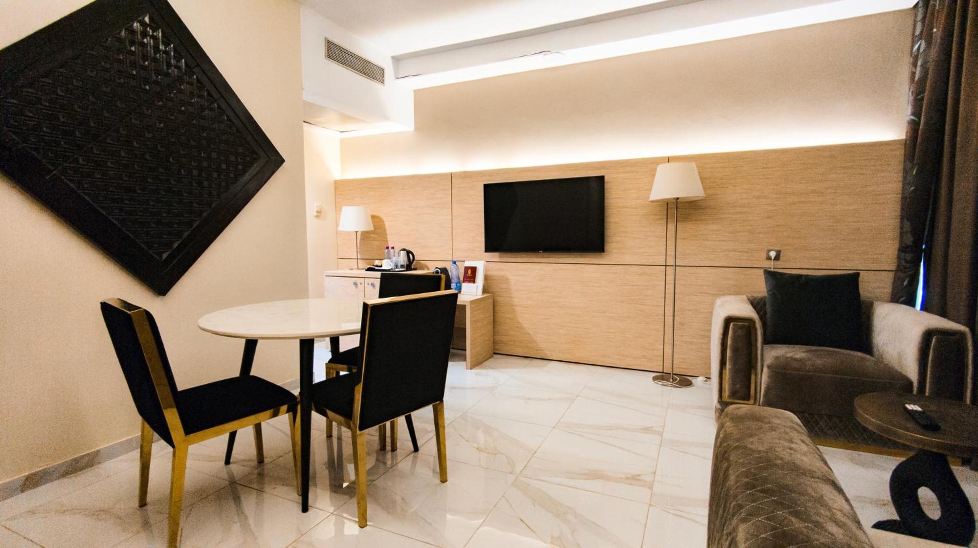 Hotel Sarakawa لومي المظهر الخارجي الصورة