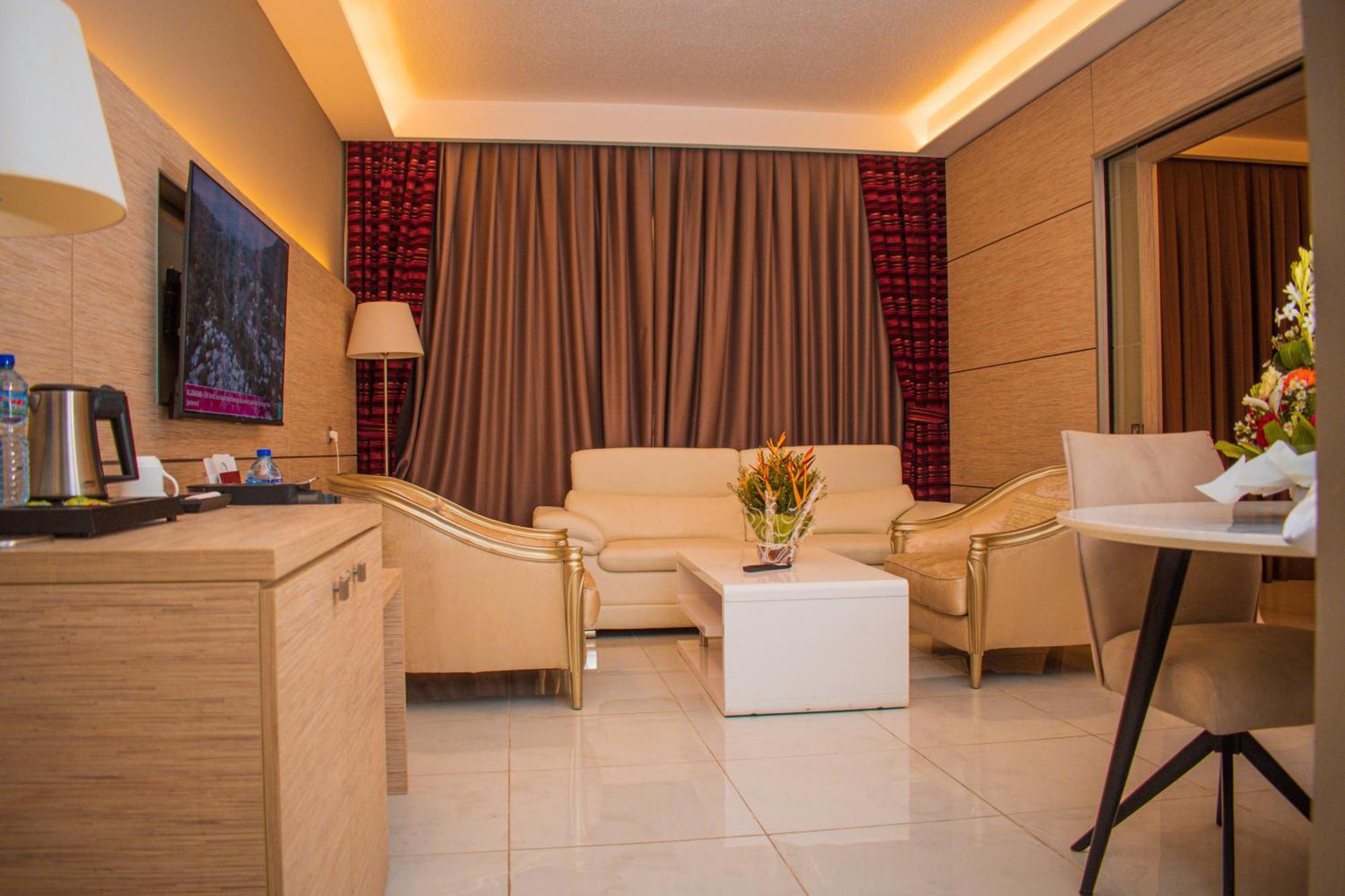 Hotel Sarakawa لومي المظهر الخارجي الصورة