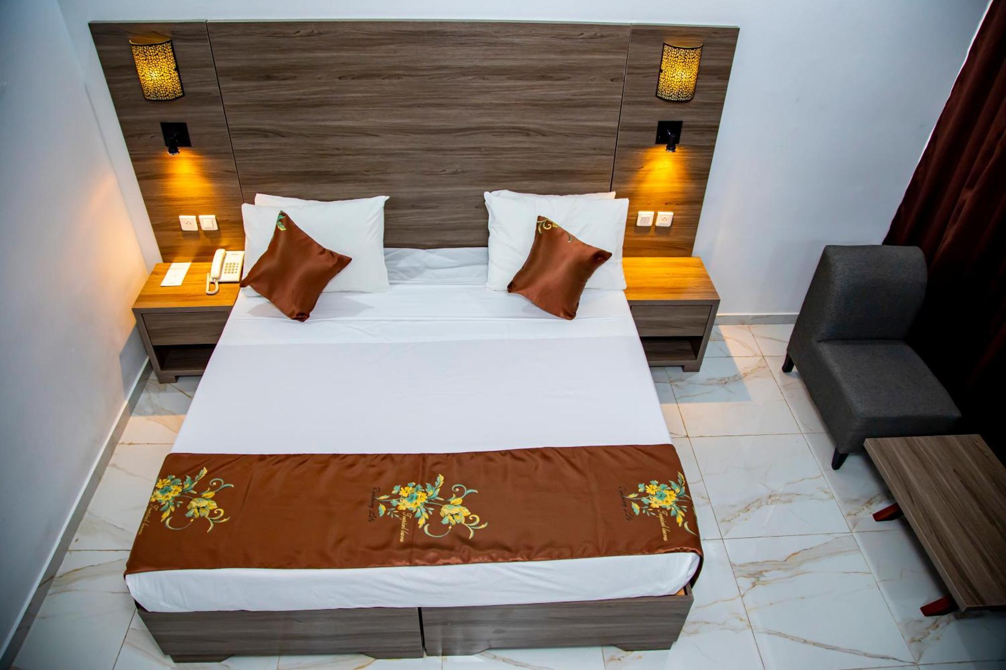 Hotel Sarakawa لومي المظهر الخارجي الصورة