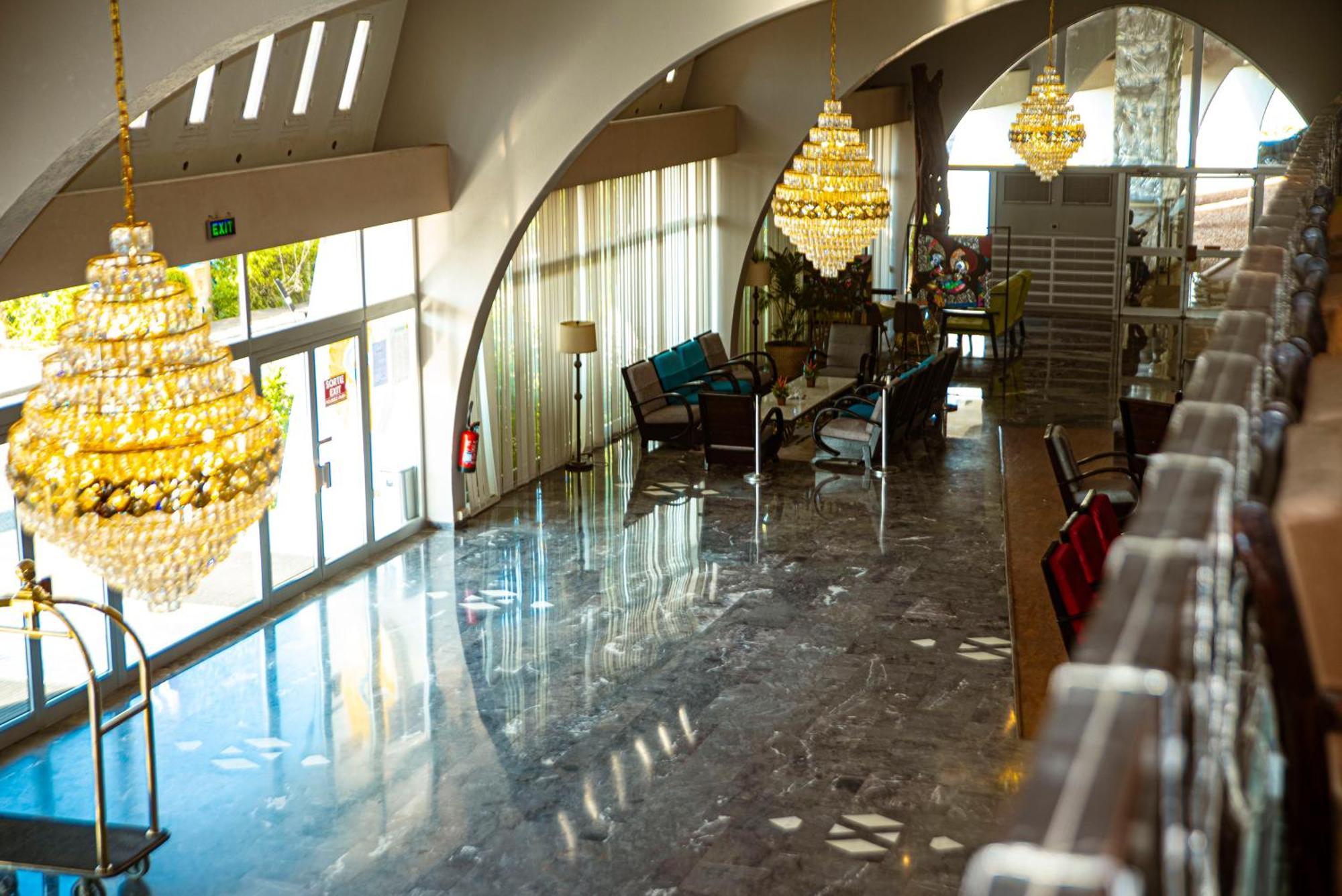 Hotel Sarakawa لومي المظهر الخارجي الصورة