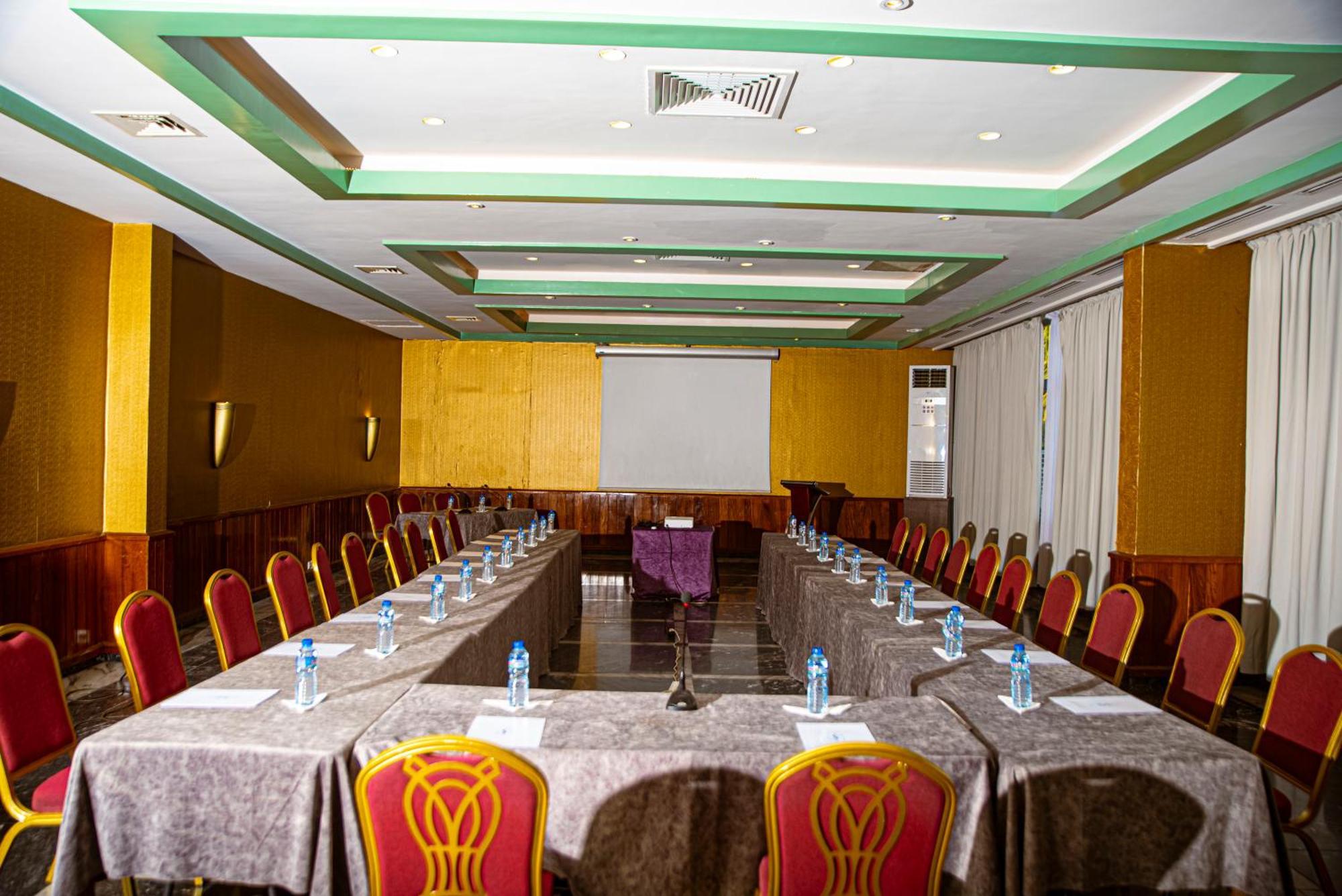 Hotel Sarakawa لومي المظهر الخارجي الصورة